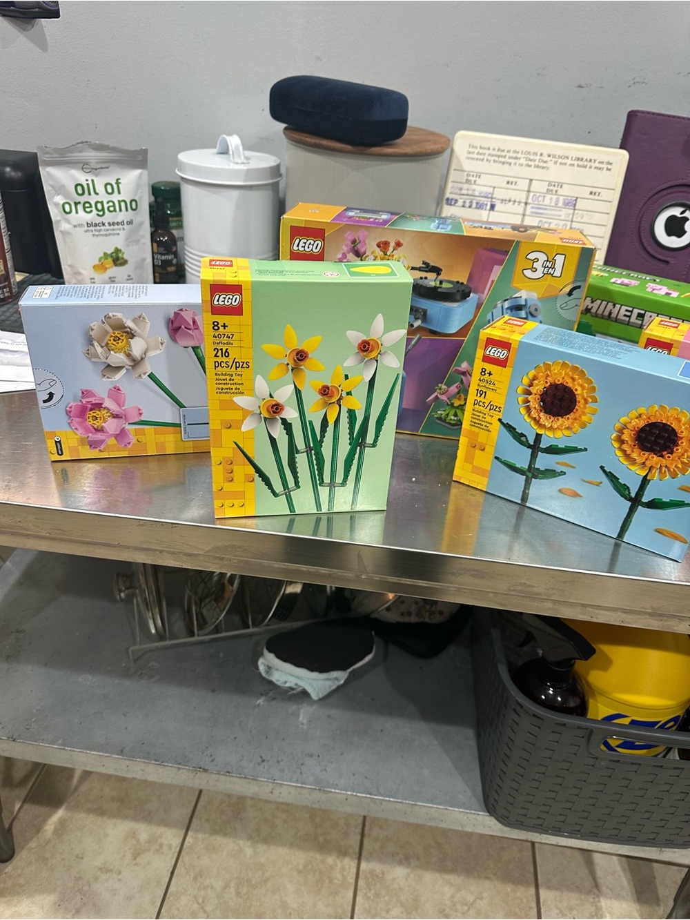CLOSET CLOSING NIB Floral Box Collection Legos w/ 2 additional sets 6 TOTAL